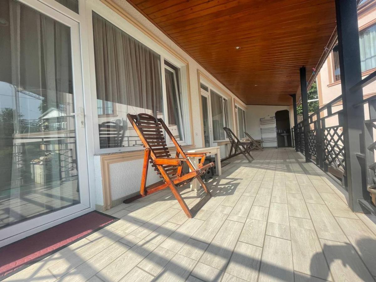 Guest House Nino Makhinjauri Ngoại thất bức ảnh