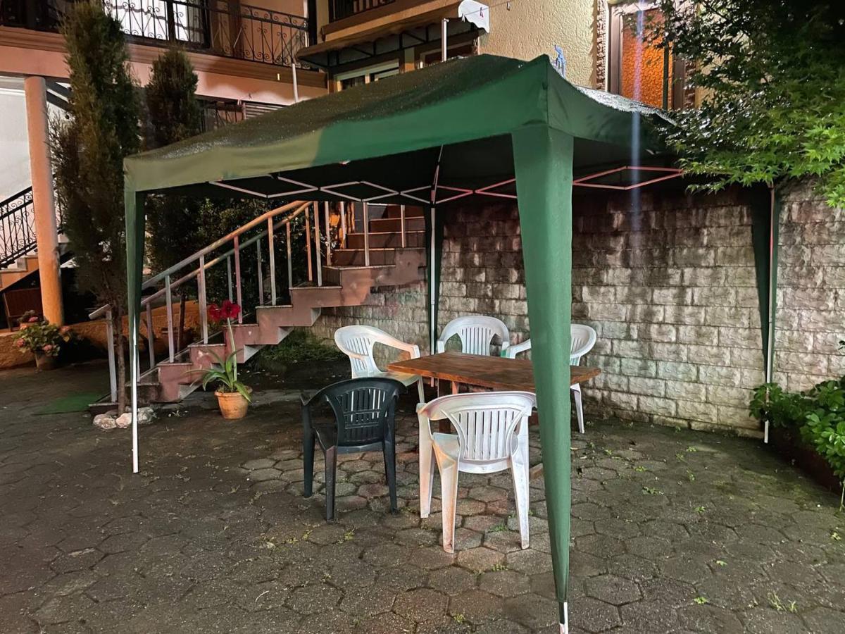 Guest House Nino Makhinjauri Ngoại thất bức ảnh