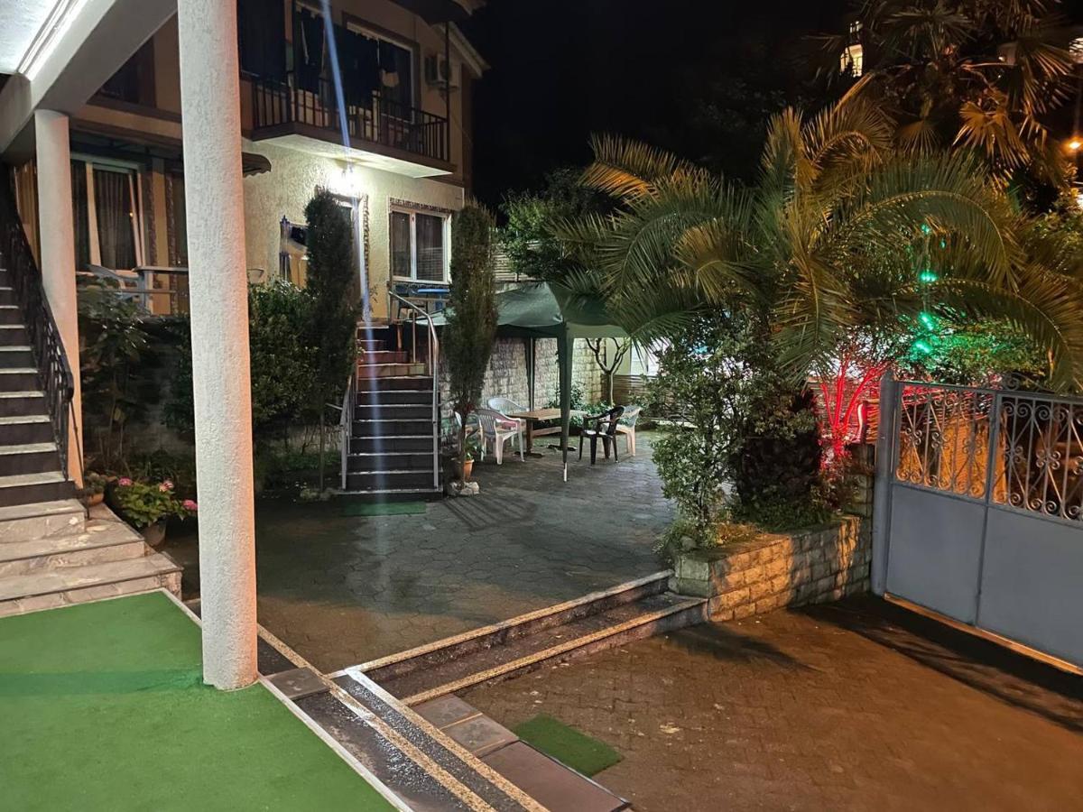 Guest House Nino Makhinjauri Ngoại thất bức ảnh