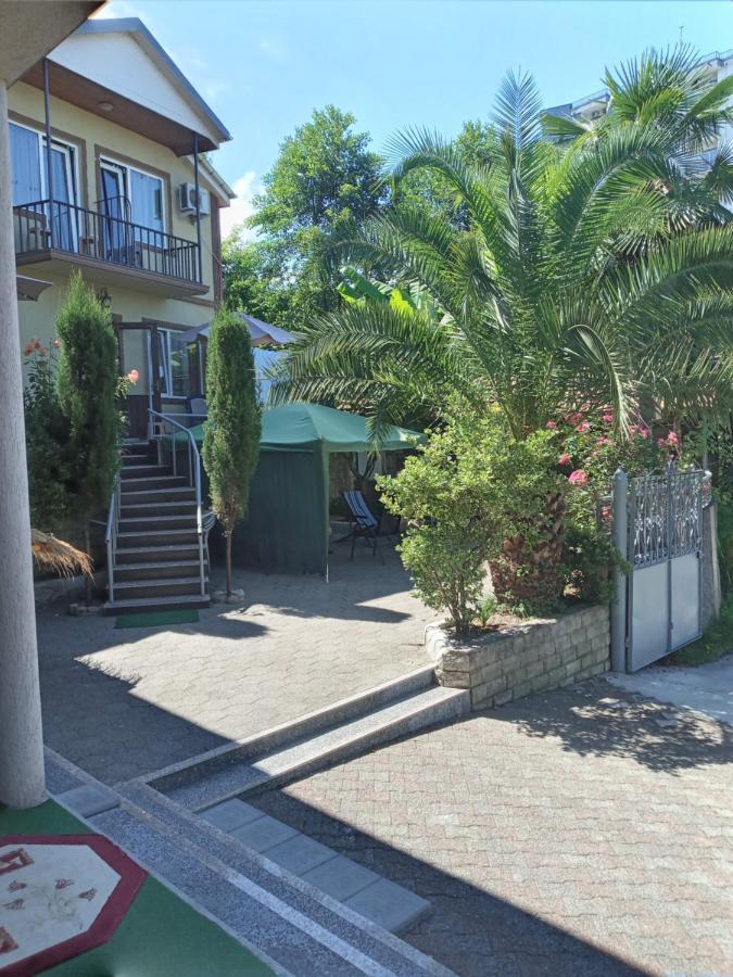 Guest House Nino Makhinjauri Ngoại thất bức ảnh