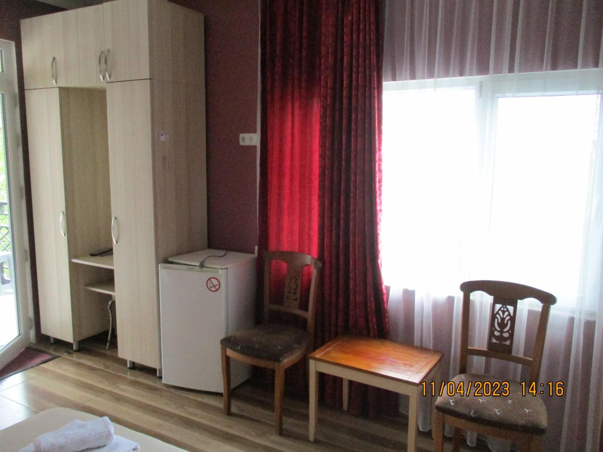 Guest House Nino Makhinjauri Phòng bức ảnh